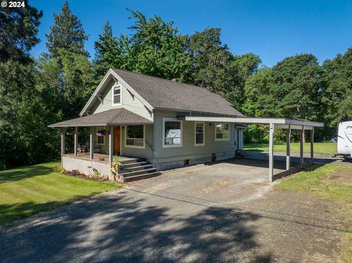 photo 2: 1100 MULTNOMAH RD, Hood River OR 97031