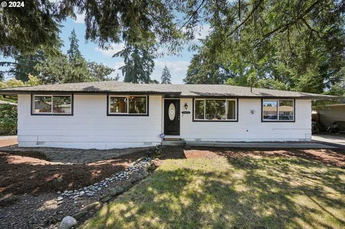 photo 1: 7472 SE WEBSTER LN, Milwaukie OR 97267