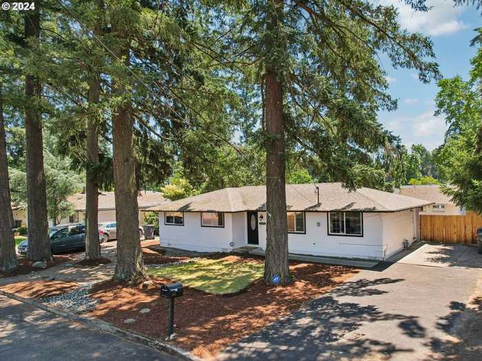 photo 2: 7472 SE WEBSTER LN, Milwaukie OR 97267