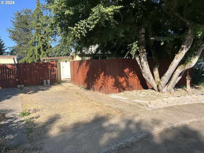 photo 1: 22072 FLORAL AVE, Aurora OR 97002