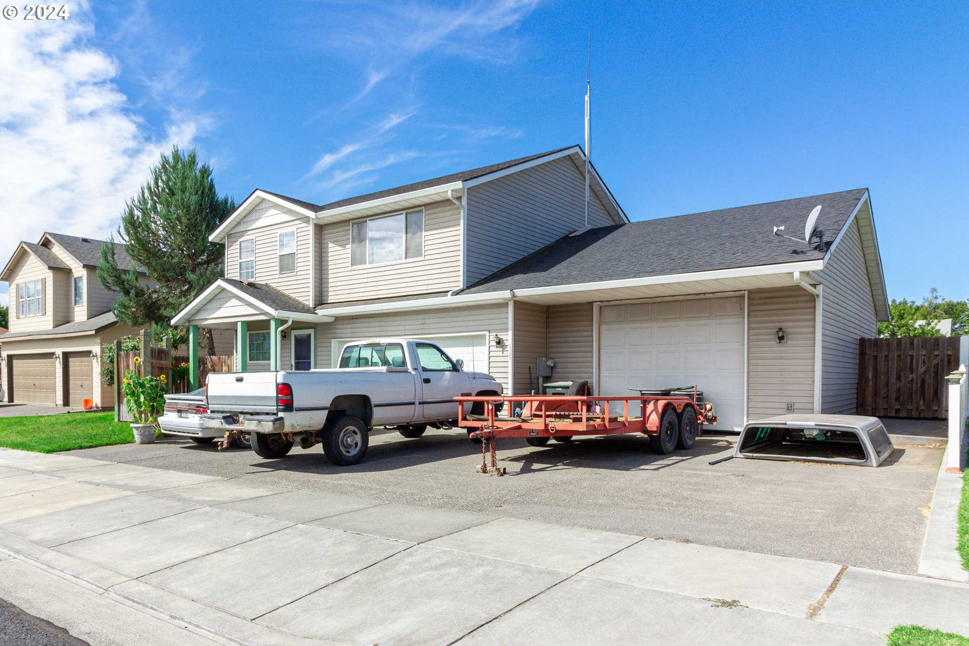 photo 3: 115 NE 12TH ST, Hermiston OR 97838