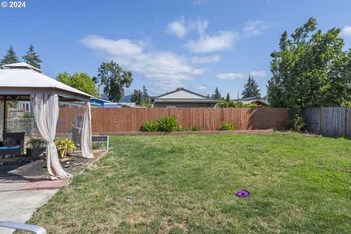 photo 44: 1147 33RD ST, Springfield OR 97478