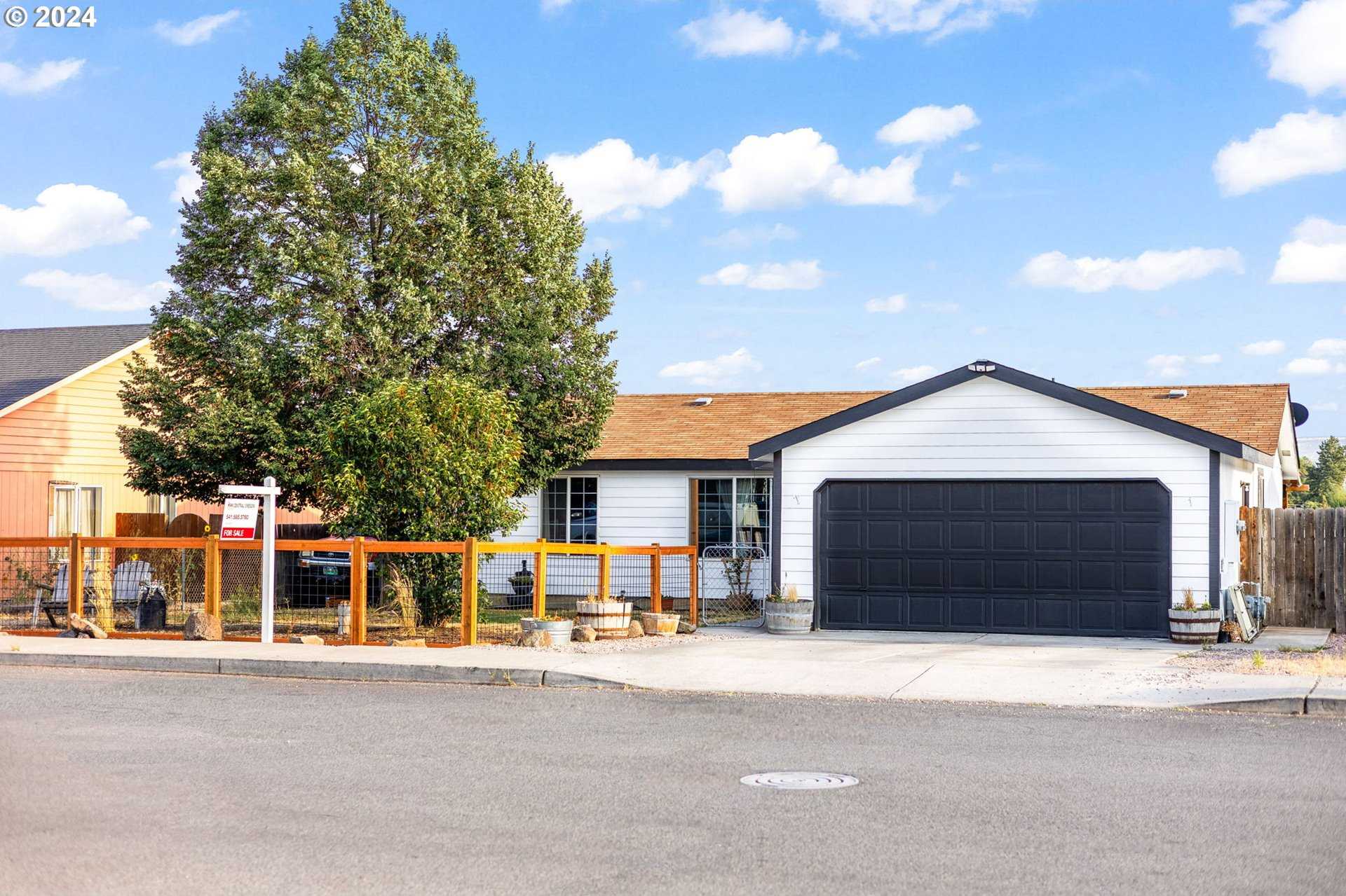 photo 1: 500 NE MARIPOSA AVE, Prineville OR 97754