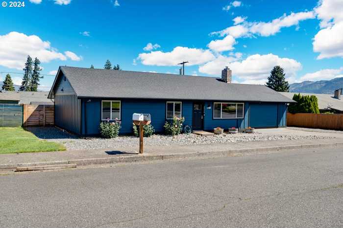 photo 1: 2246 MONTELLO AVE, Hood River OR 97031