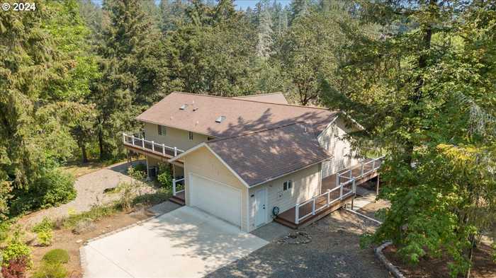 photo 2: 3626 WILD RIVER DR, Roseburg OR 97470