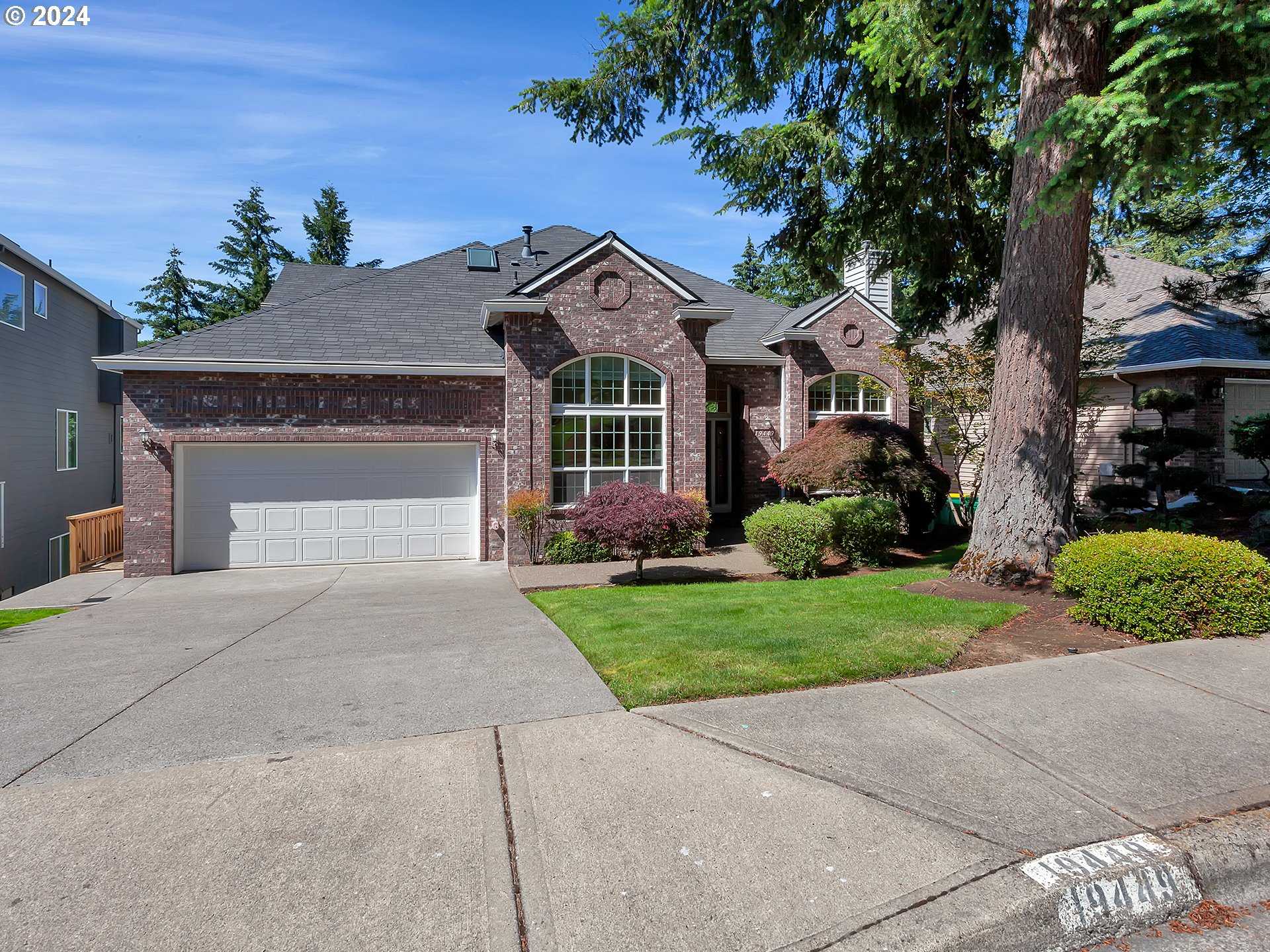 photo 1: 19449 SW WINSLOW DR, Beaverton OR 97007