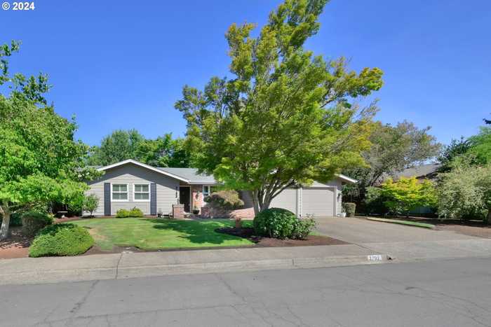 photo 2: 2792 ELYSIUM AVE, Eugene OR 97401