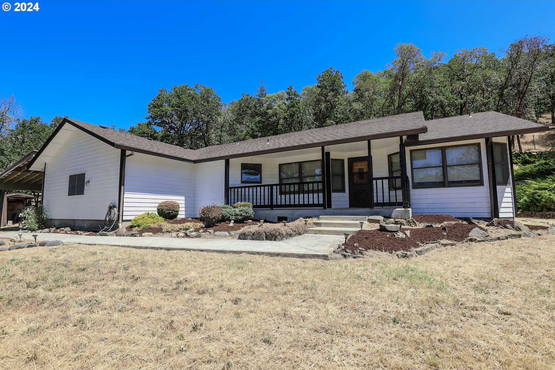 photo 1: 495 SINCLAIR LN, Roseburg OR 97471