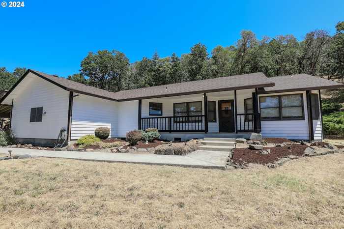 photo 2: 495 SINCLAIR LN, Roseburg OR 97471