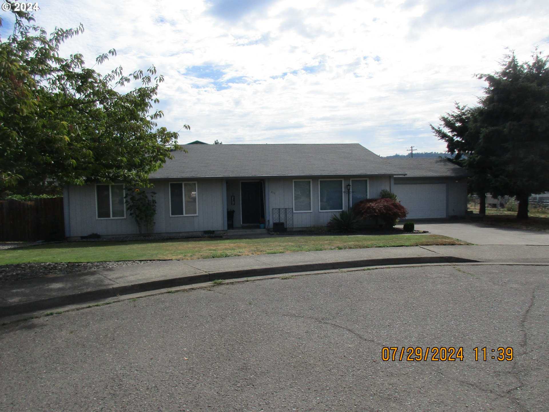 photo 1: 211 NW PLUM AVE, Winston OR 97496