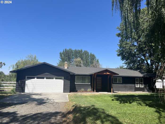 photo 1: 79934 PHEASANT LN, Hermiston OR 97838