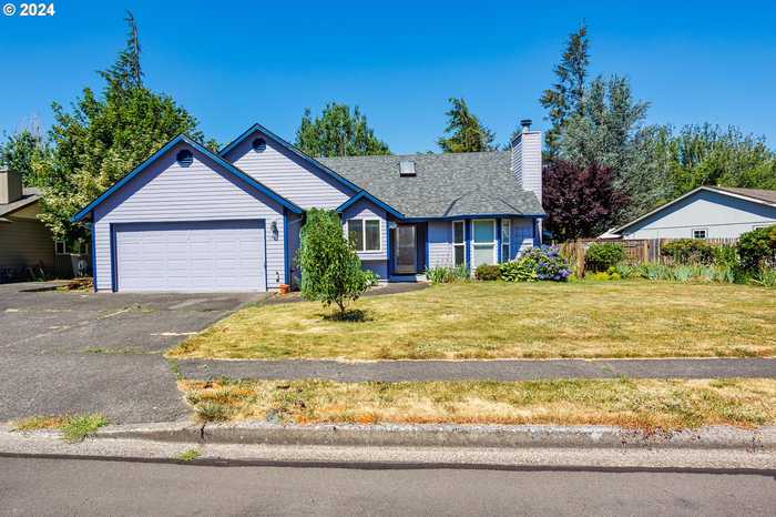 photo 1: 1743 SE LEWELLYN AVE, Troutdale OR 97060