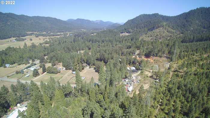 photo 14: 221 TWIN PINES DR, Glendale OR 97442