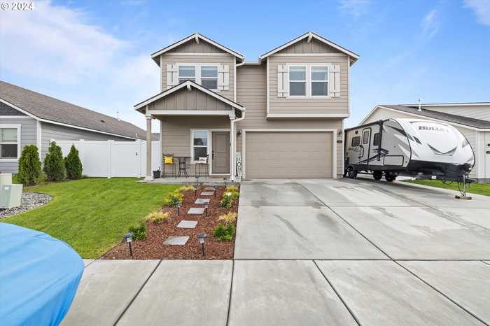 photo 1: 522 E HEATHER AVE, Hermiston OR 97838