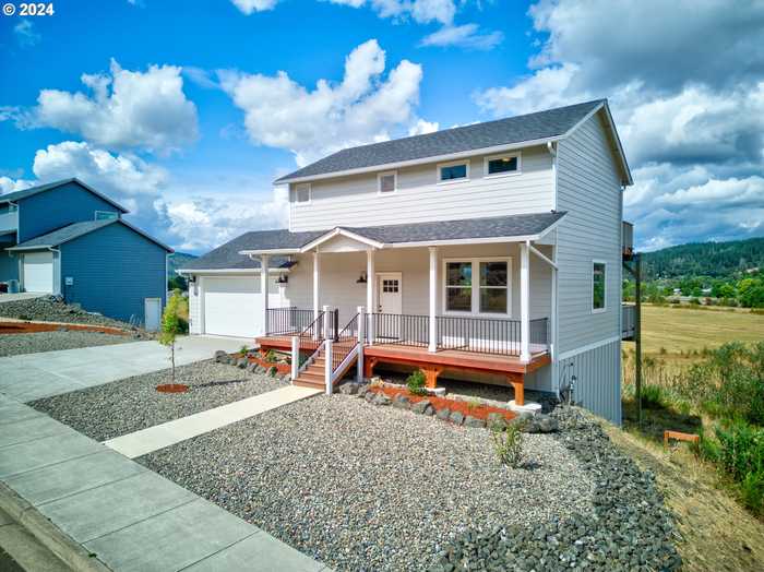 photo 2: 835 FOREST HEIGHTS ST, Sutherlin OR 97479