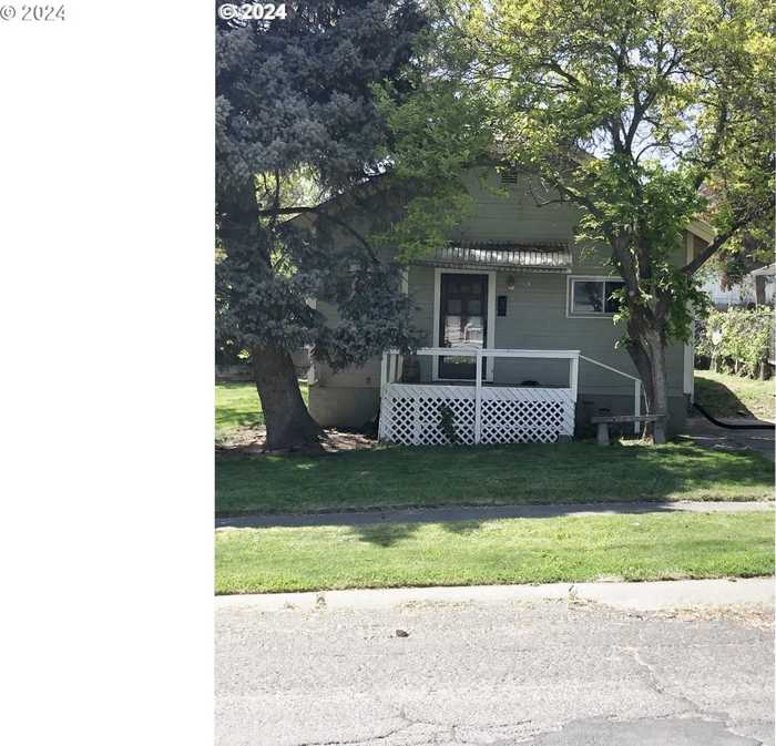 photo 1: 603 NW 10TH ST, Pendleton OR 97801