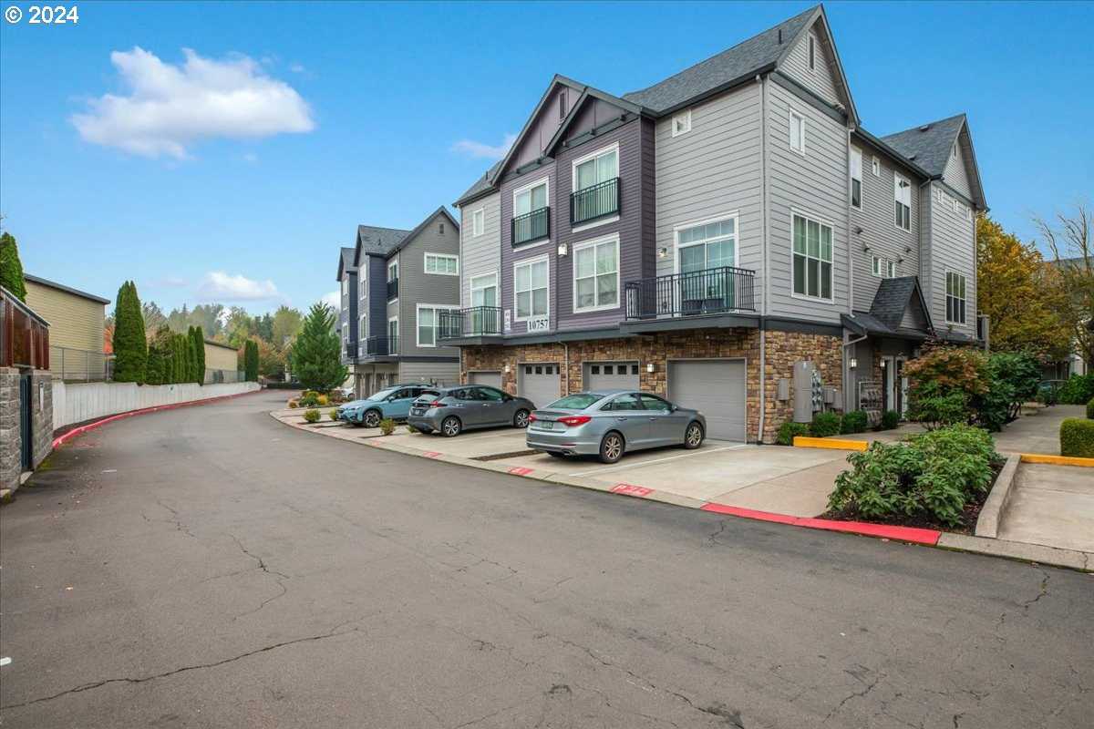 photo 2: 10757 NE RED WING WAY Unit 102, Beaverton OR 97006