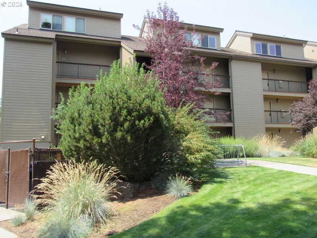 photo 1: 18575 SW CENTURY DR Unit 1721&22, Bend OR 97702