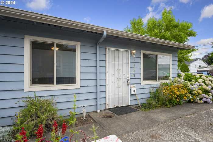 photo 2: 1333 SE 85TH AVE, Portland OR 97216