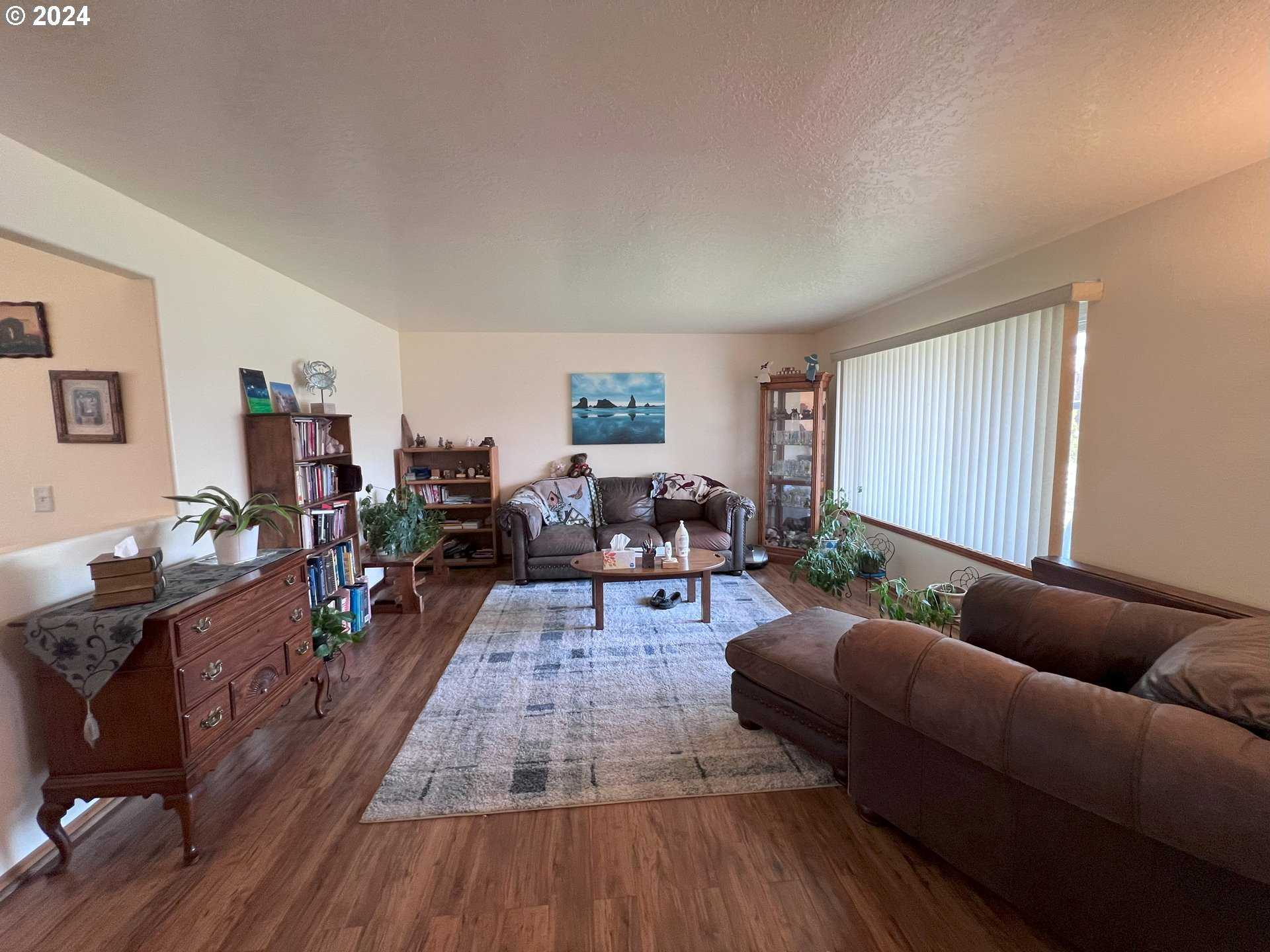 photo 3: 1333 MISTY DR, Hermiston OR 97838