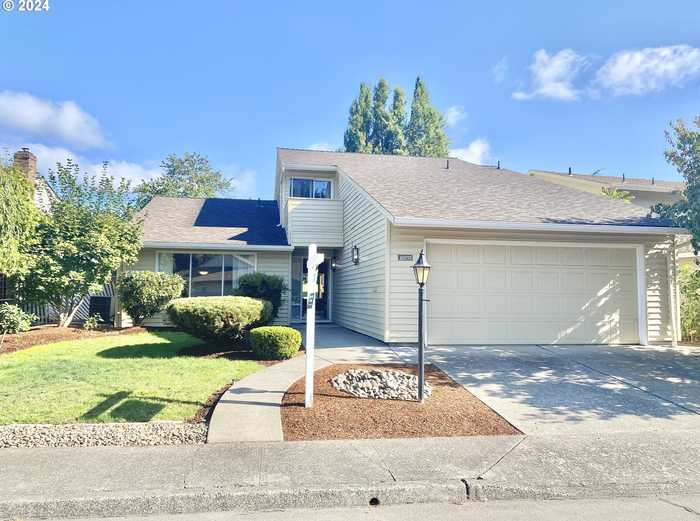 photo 1: 10275 SW CENTURY OAK DR, Tigard OR 97224