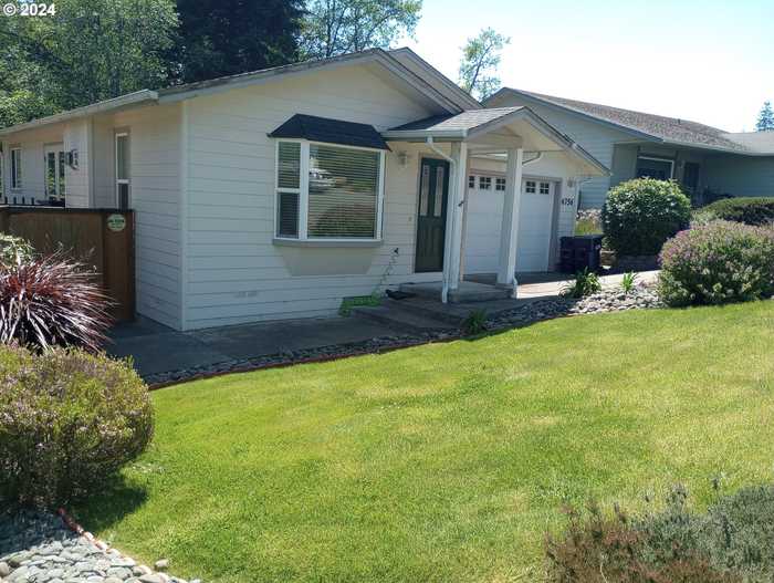 photo 2: 6756 JASMINE CT, Brookings OR 97415