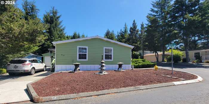 photo 1: 513 PUERTO VISTA DR, Coos Bay OR 97420