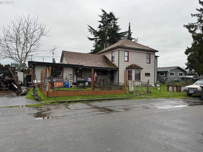 photo 1: 918 W DARBY ST, Stayton OR 97383