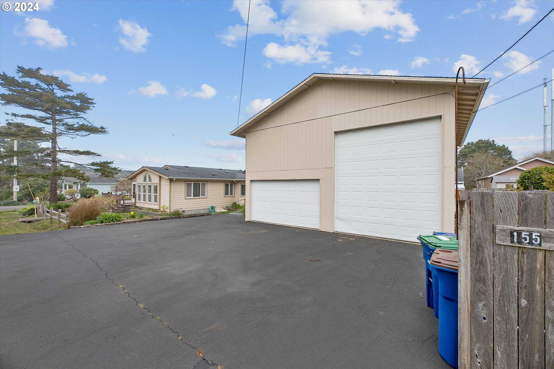 photo 2: 155 LORRAINE ST, Gleneden Beach OR 97388