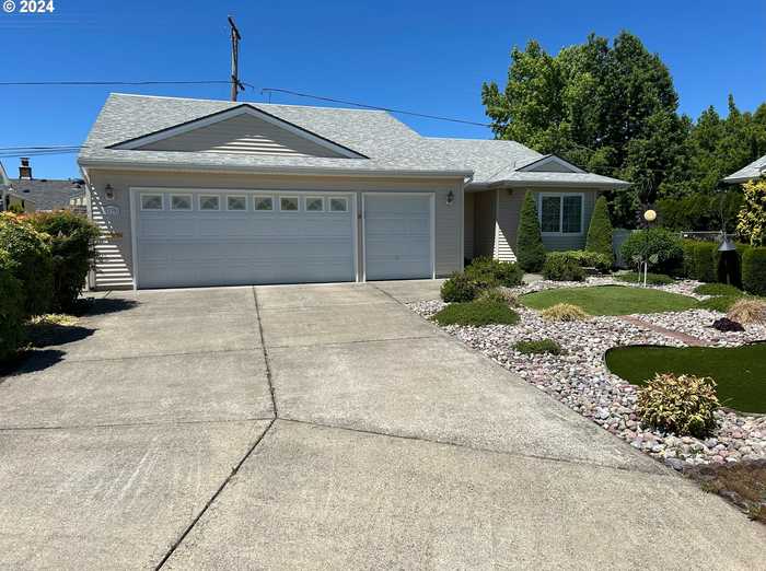 photo 1: 2195 HEATHER WAY, Woodburn OR 97071