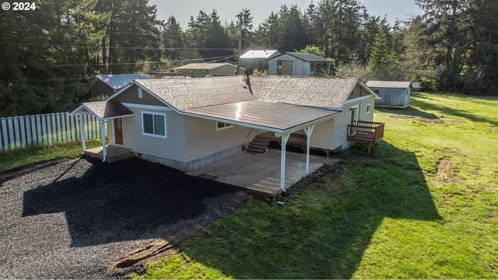 photo 1: 91378 GRINNELL LN, Coos Bay OR 97420