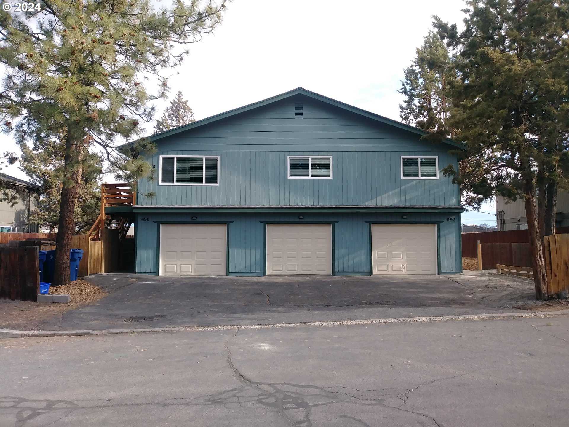 photo 1: 688 SE CENTENNIAL ST, Bend OR 97702