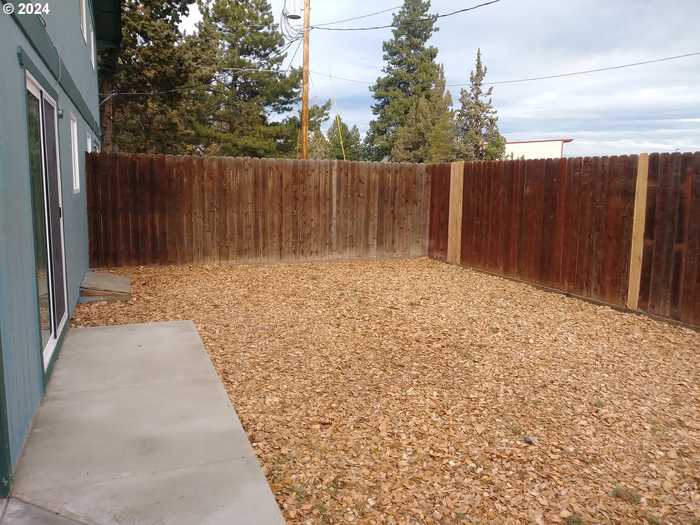 photo 6: 688 SE CENTENNIAL ST, Bend OR 97702