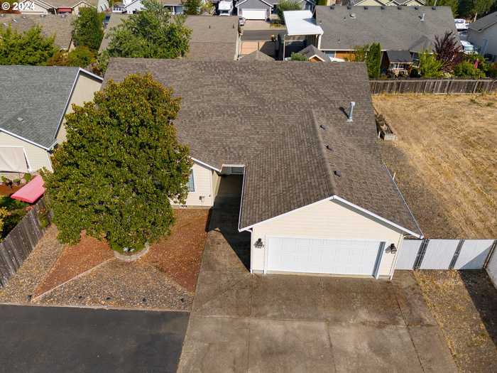 photo 2: 2702 GOLFVIEW AVE, Sutherlin OR 97479