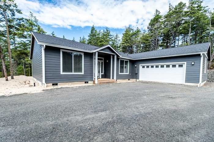 photo 1: 385 PACIFIC DUNES DR, North Bend OR 97459