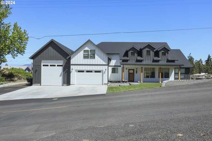 photo 1: 2545 E 18TH ST, The Dalles OR 97058