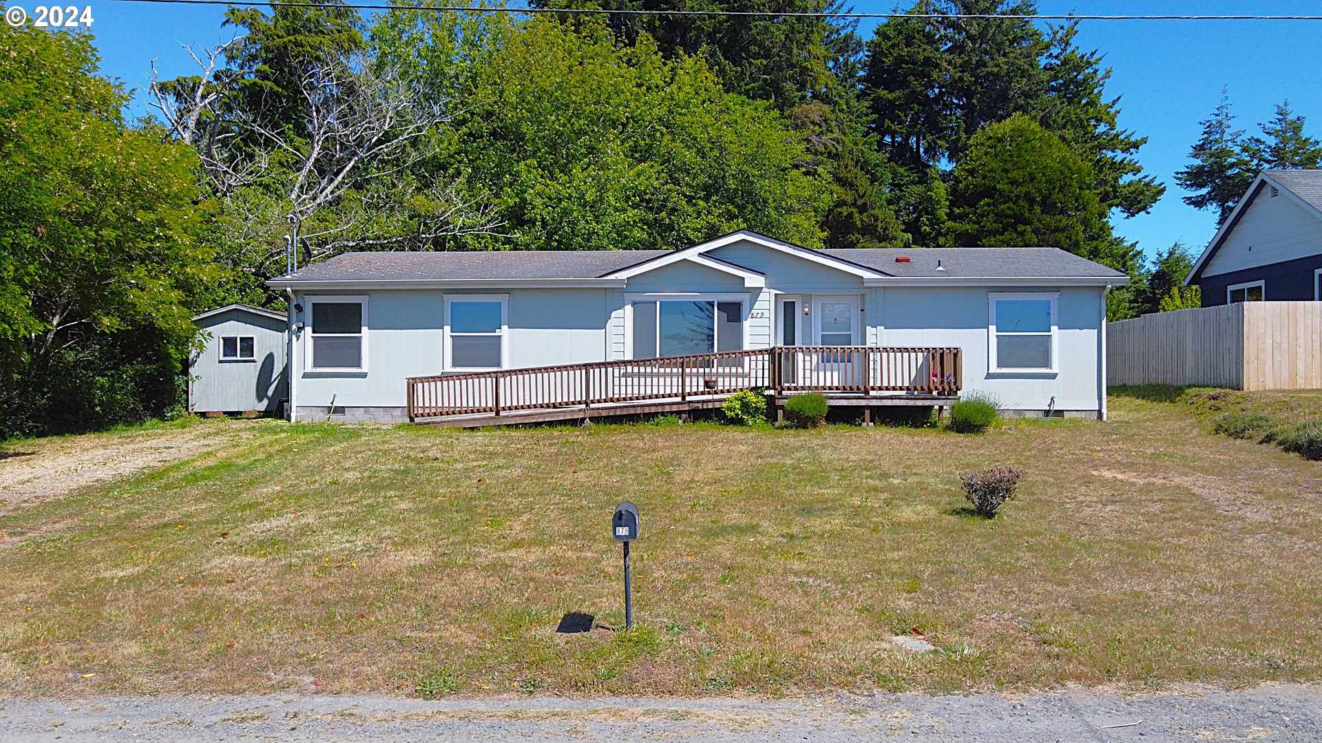 photo 3: 879 S MARPLE ST, Coos Bay OR 97420