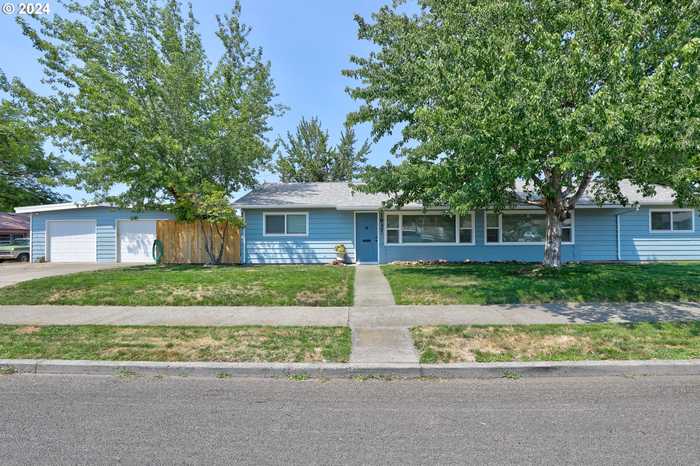 photo 2: 1837 E 12TH ST, The Dalles OR 97058