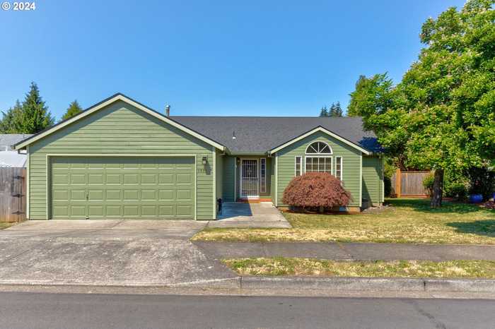 photo 1: 19209 Miles ST, Oregon City OR 97045