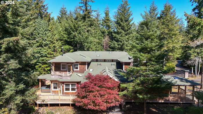 photo 1: 89464 SUNNY LOOP LN, Bandon OR 97411