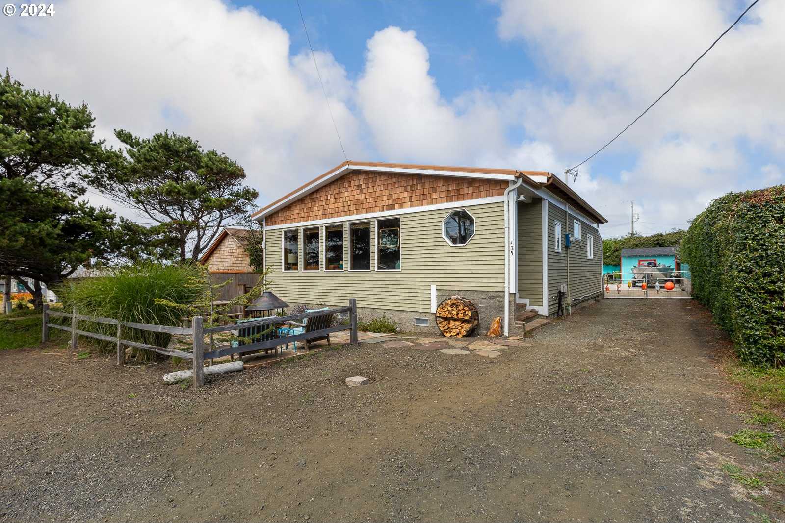 photo 1: 425 MARINE DR, Yachats OR 97498