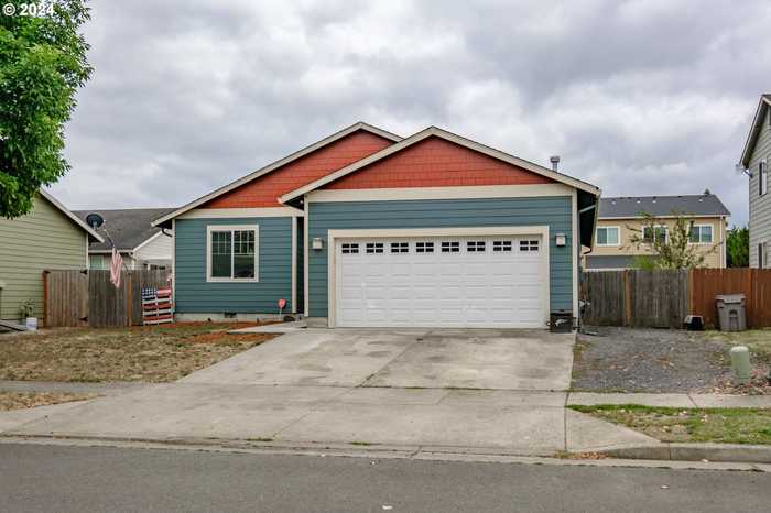 photo 1: 1026 CHARLIE AVE, Lebanon OR 97355