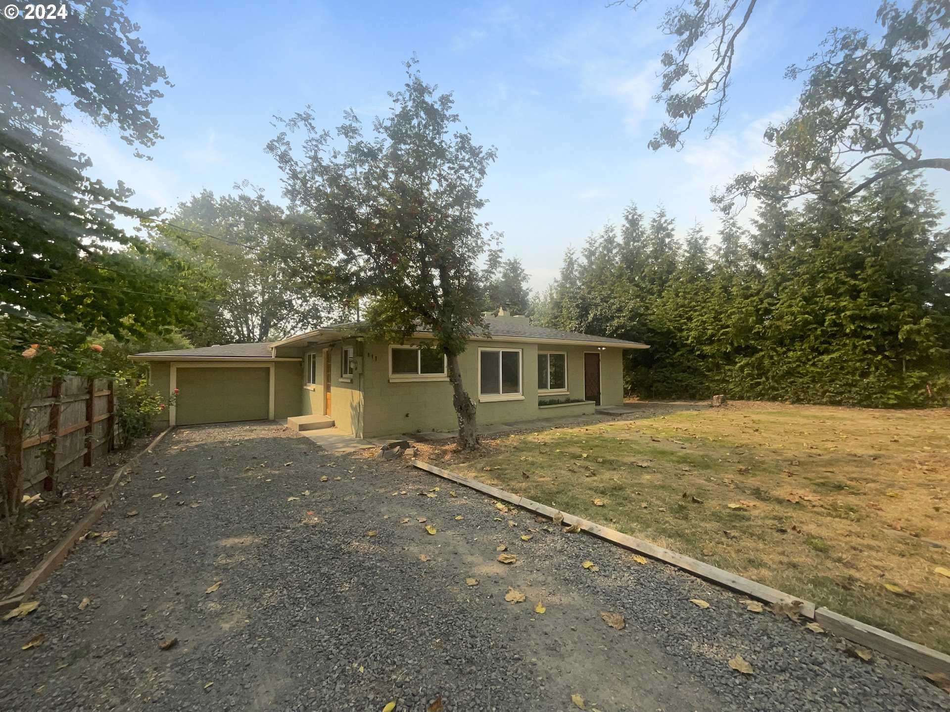 photo 1: 917 N WILLIAMS ST, Newberg OR 97132