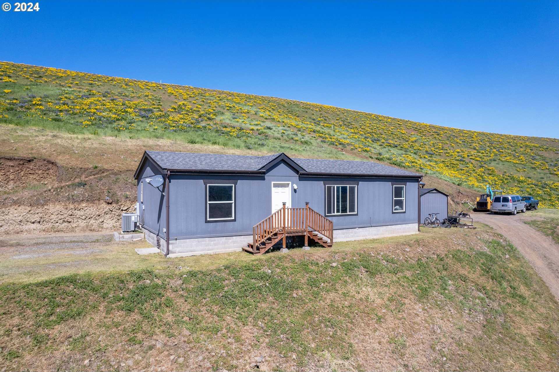 photo 1: 4709 NORTHWEST DR, The Dalles OR 97058