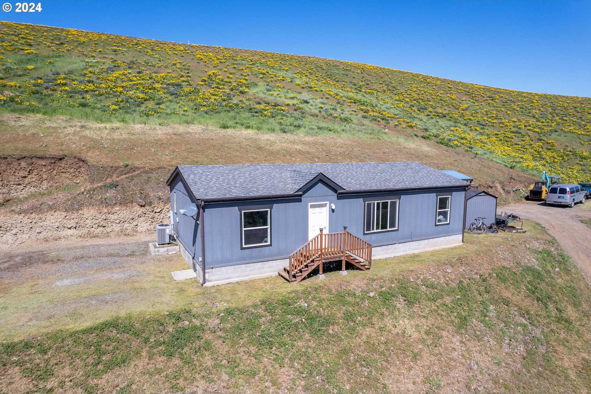 photo 2: 4709 NORTHWEST DR, The Dalles OR 97058