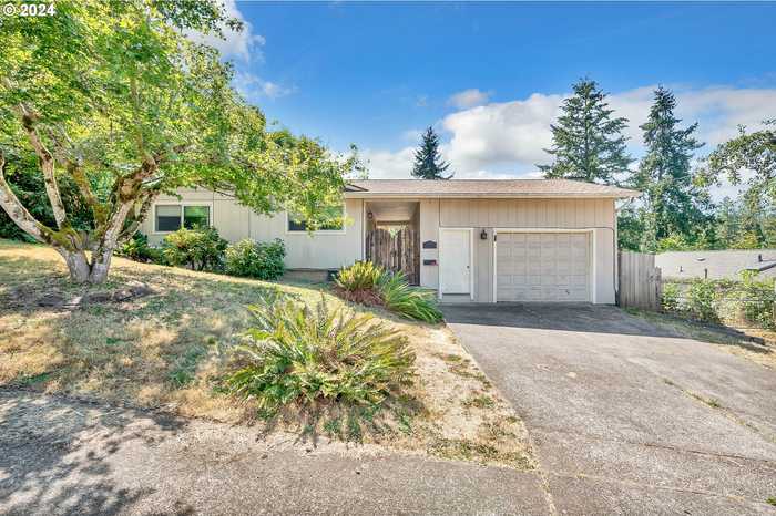 photo 1: 5000 WHITEAKER ST, Eugene OR 97405