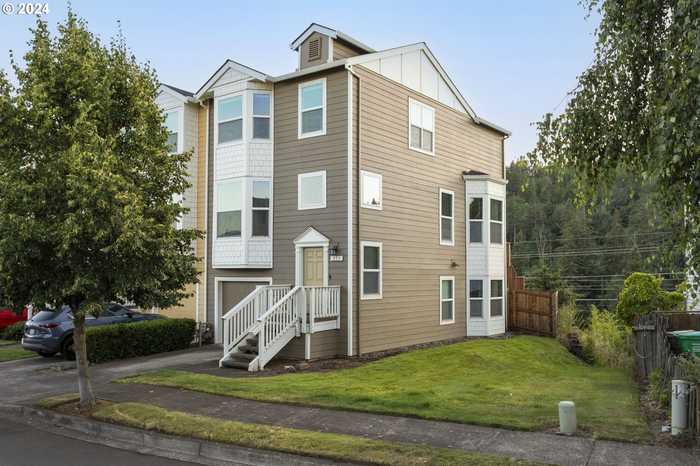 photo 2: 353 NW BATTAGLIA AVE, Gresham OR 97030