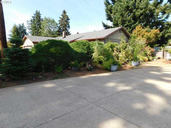 photo 2: 751 S LOCKWOOD LN, Salem OR 97302