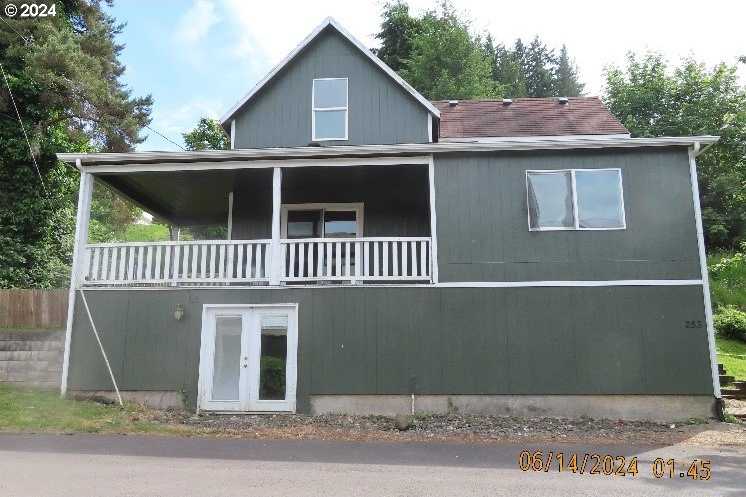 photo 1: 253 SW 3rd ST, Clatskanie OR 97016