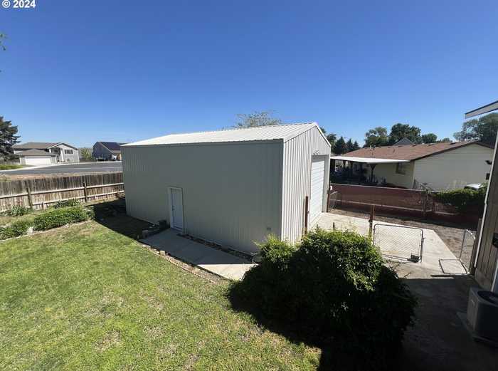 photo 2: 188 EL MONTE ST, Umatilla OR 97882